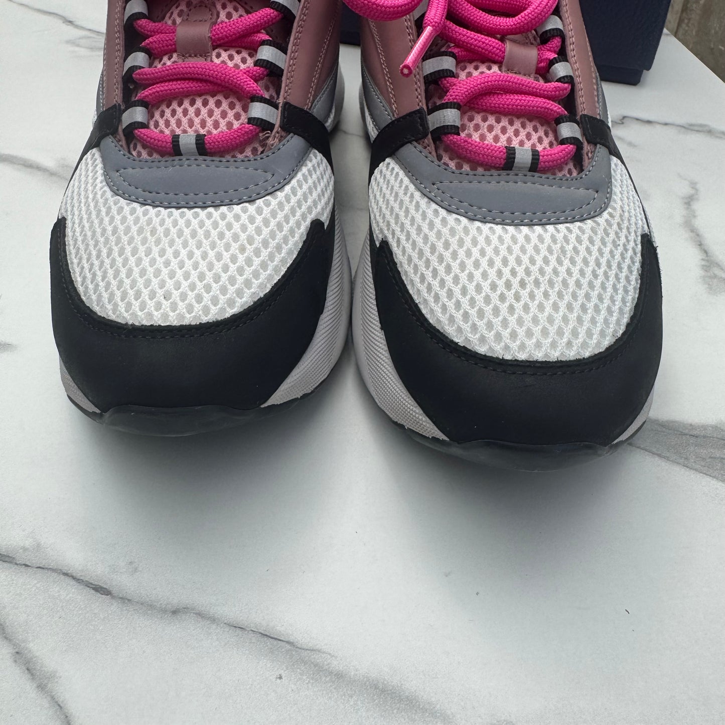 Dior b22 Salmon pink / White