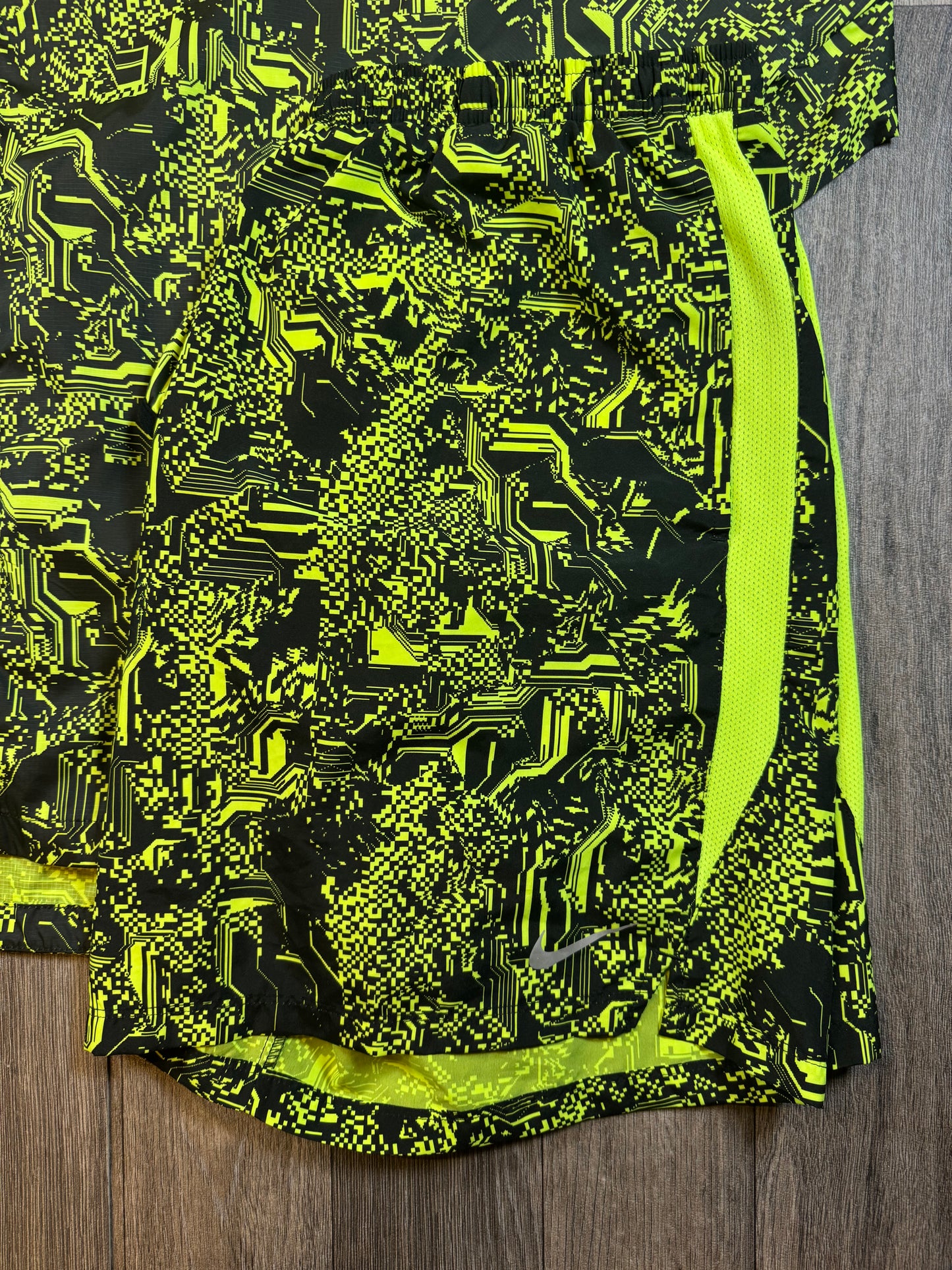 Nike Neon digital set