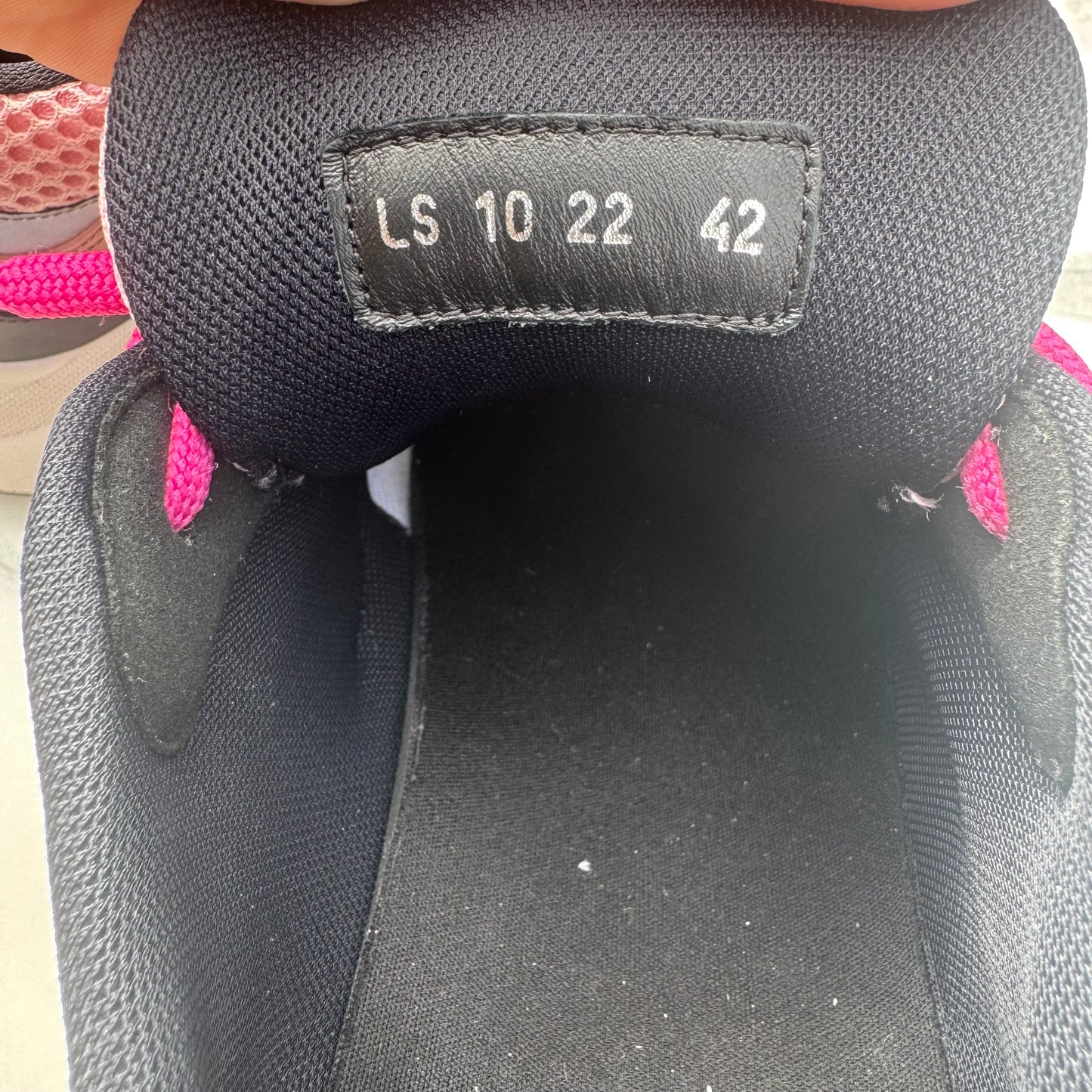 Dior b22 Salmon pink / White