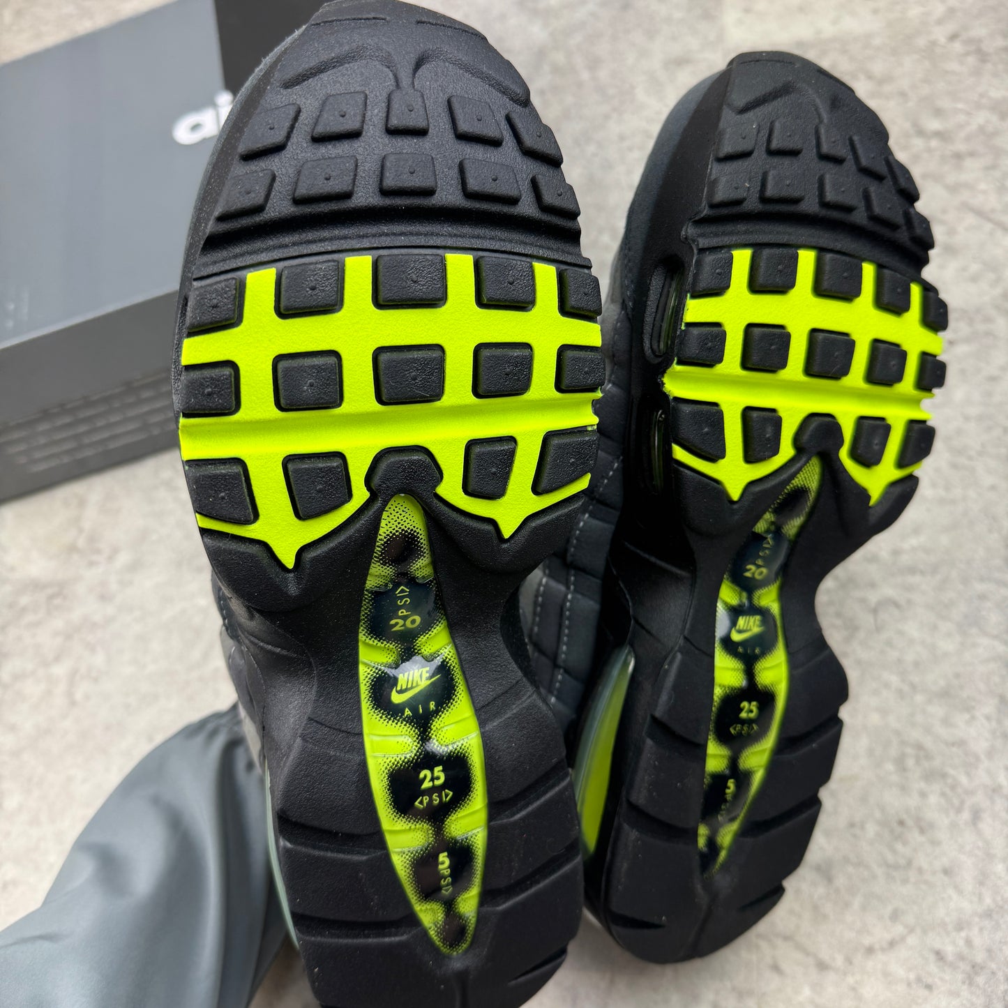 Nike Air Max 95 OG Neon 2025