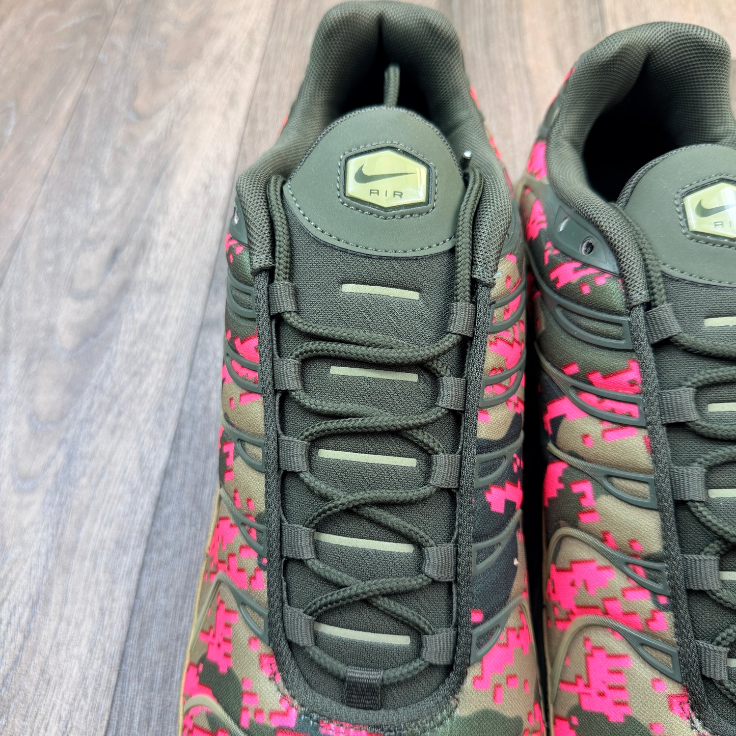 NIKE Air Max Plus TN Neutral Olive Digital Camo