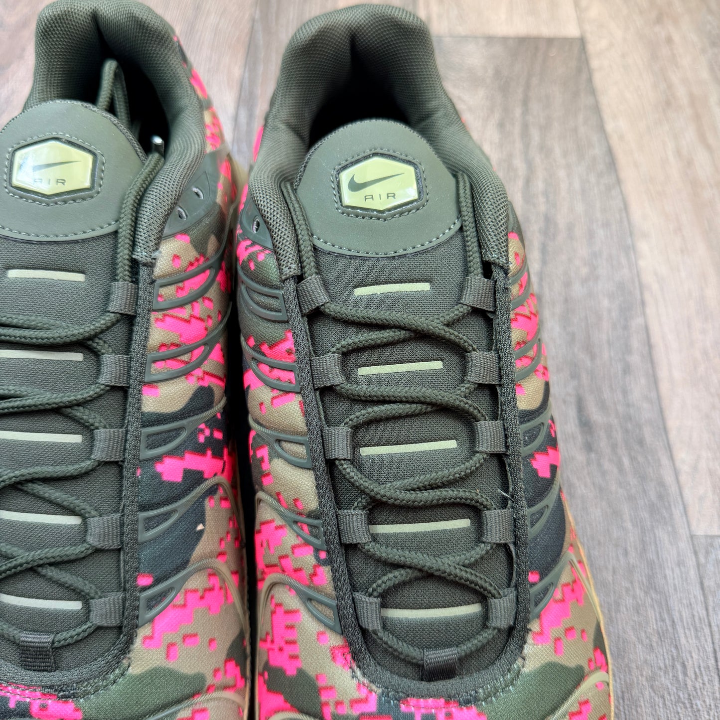 NIKE Air Max Plus TN Neutral Olive Digital Camo