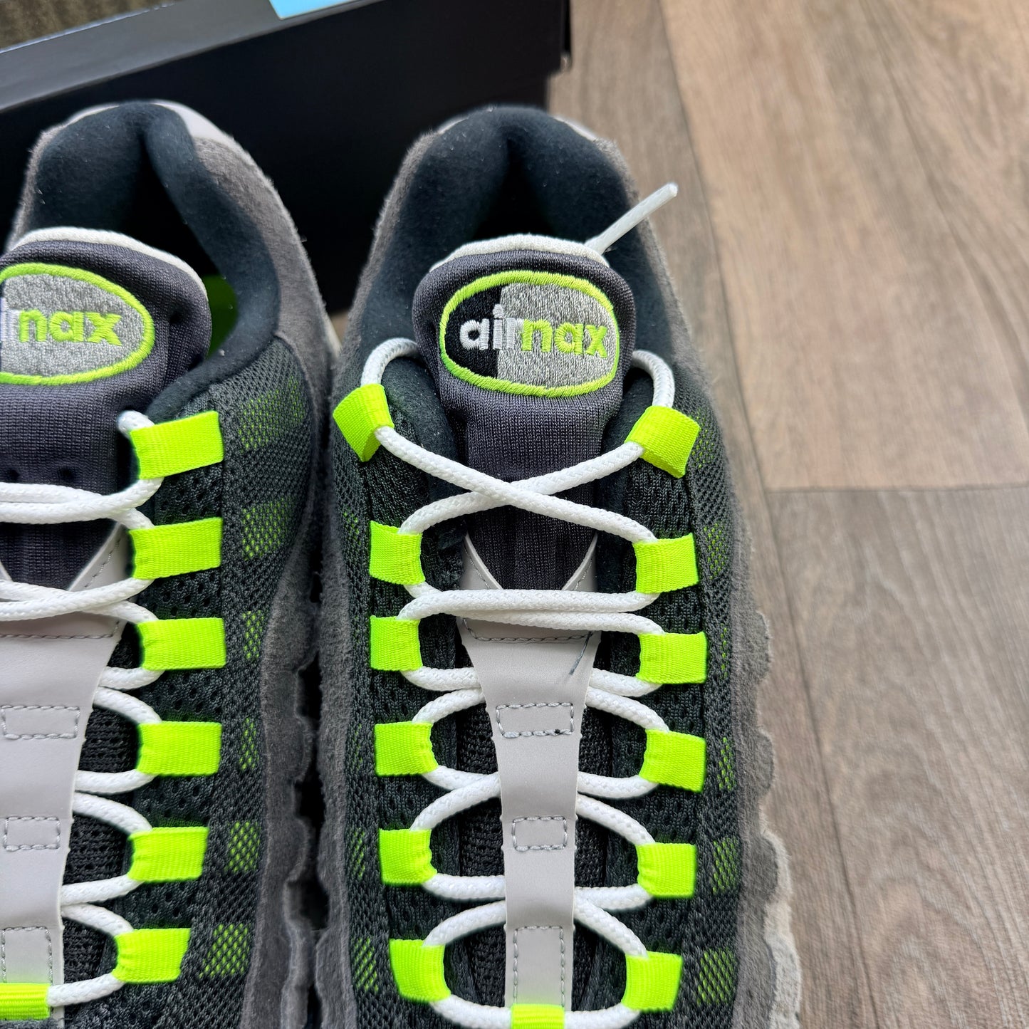 NIKE Air Max 95 Reverse Neon Moma