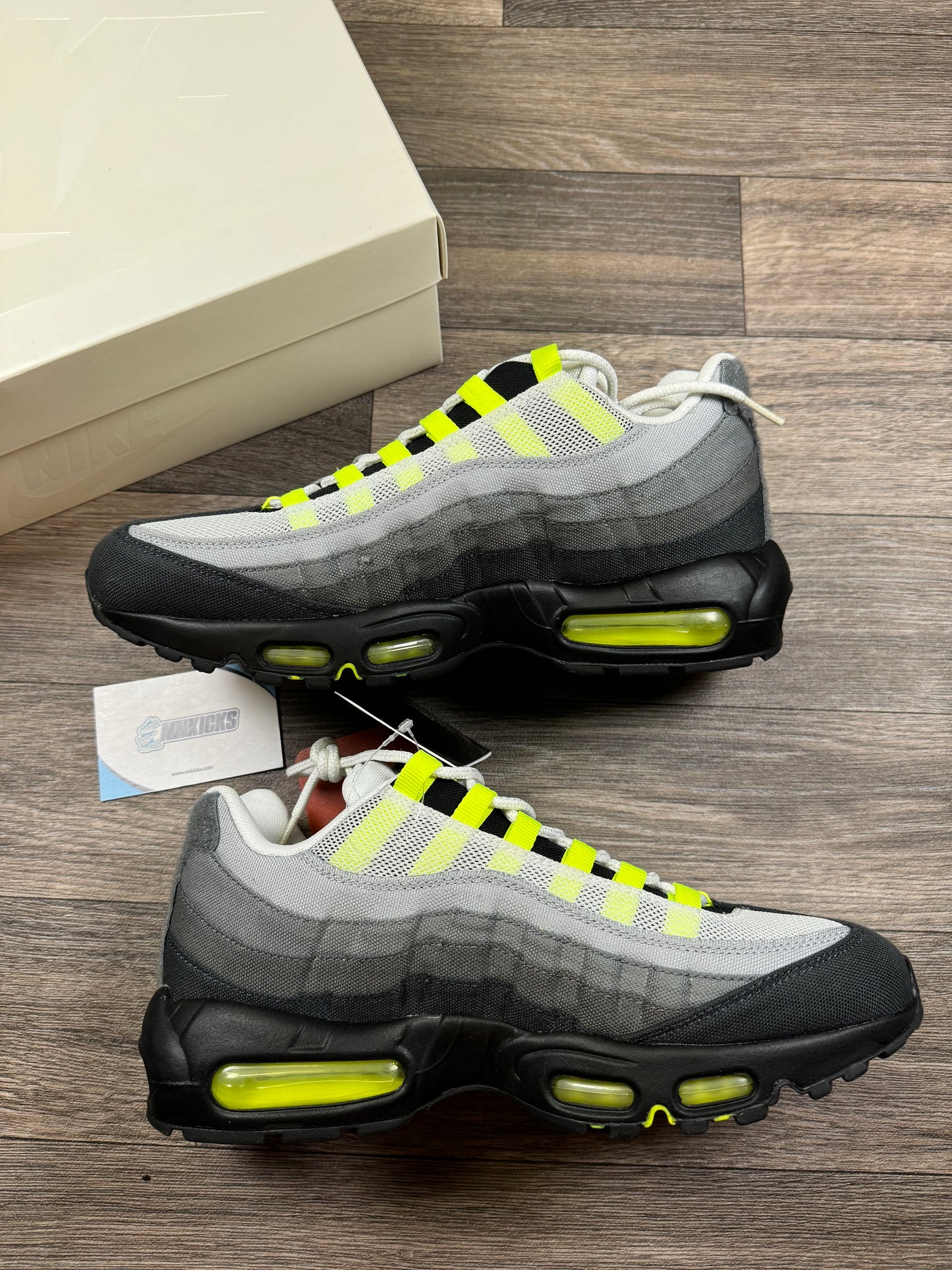 Air max 95 patch neon