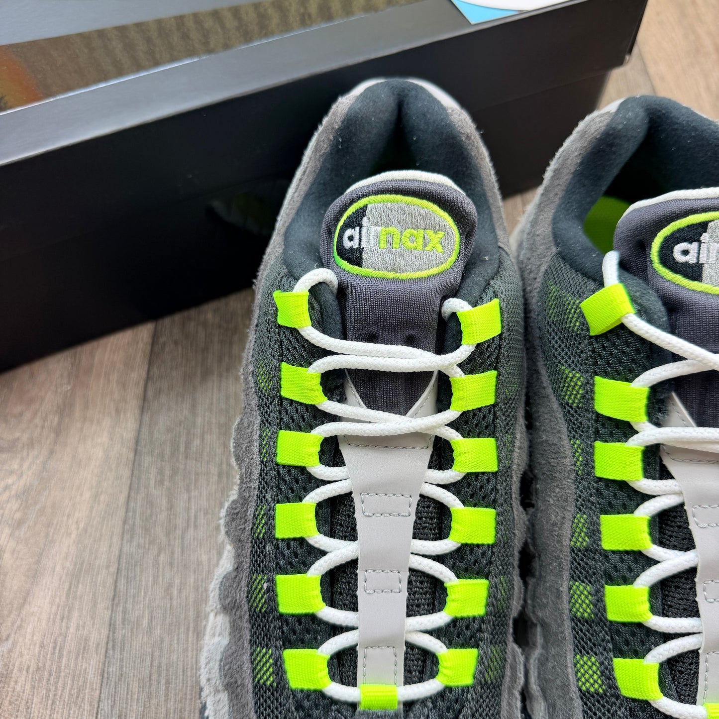 NIKE Air Max 95 Reverse Neon Moma